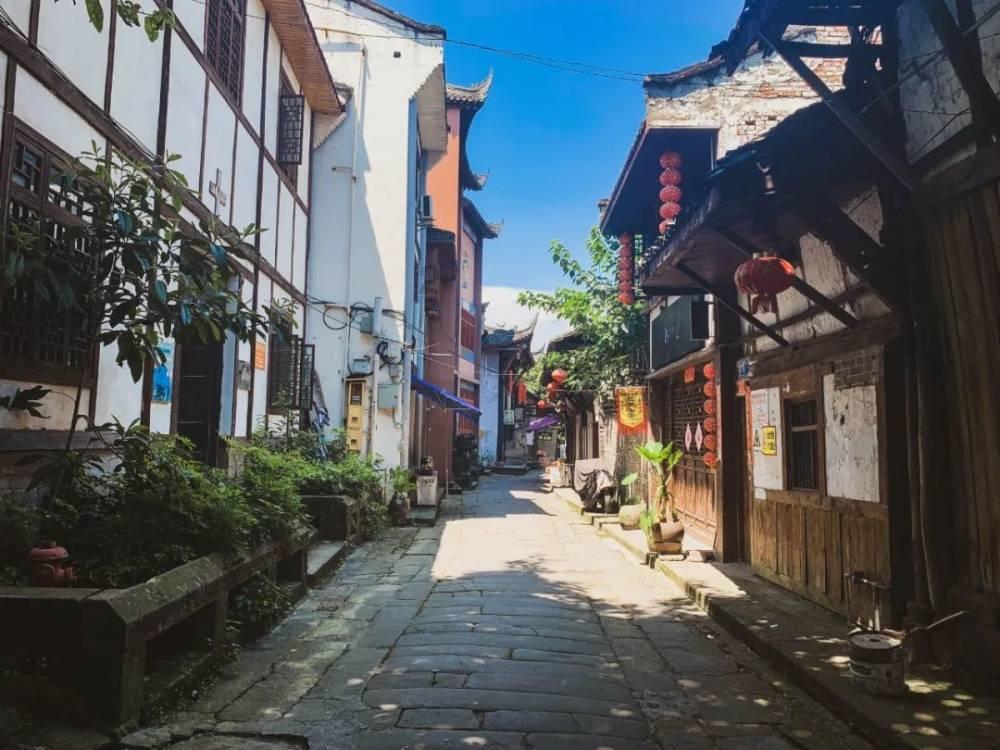 一湖南老农参观博物馆，竟说里面的枪是他的，领导调查后：是真的
